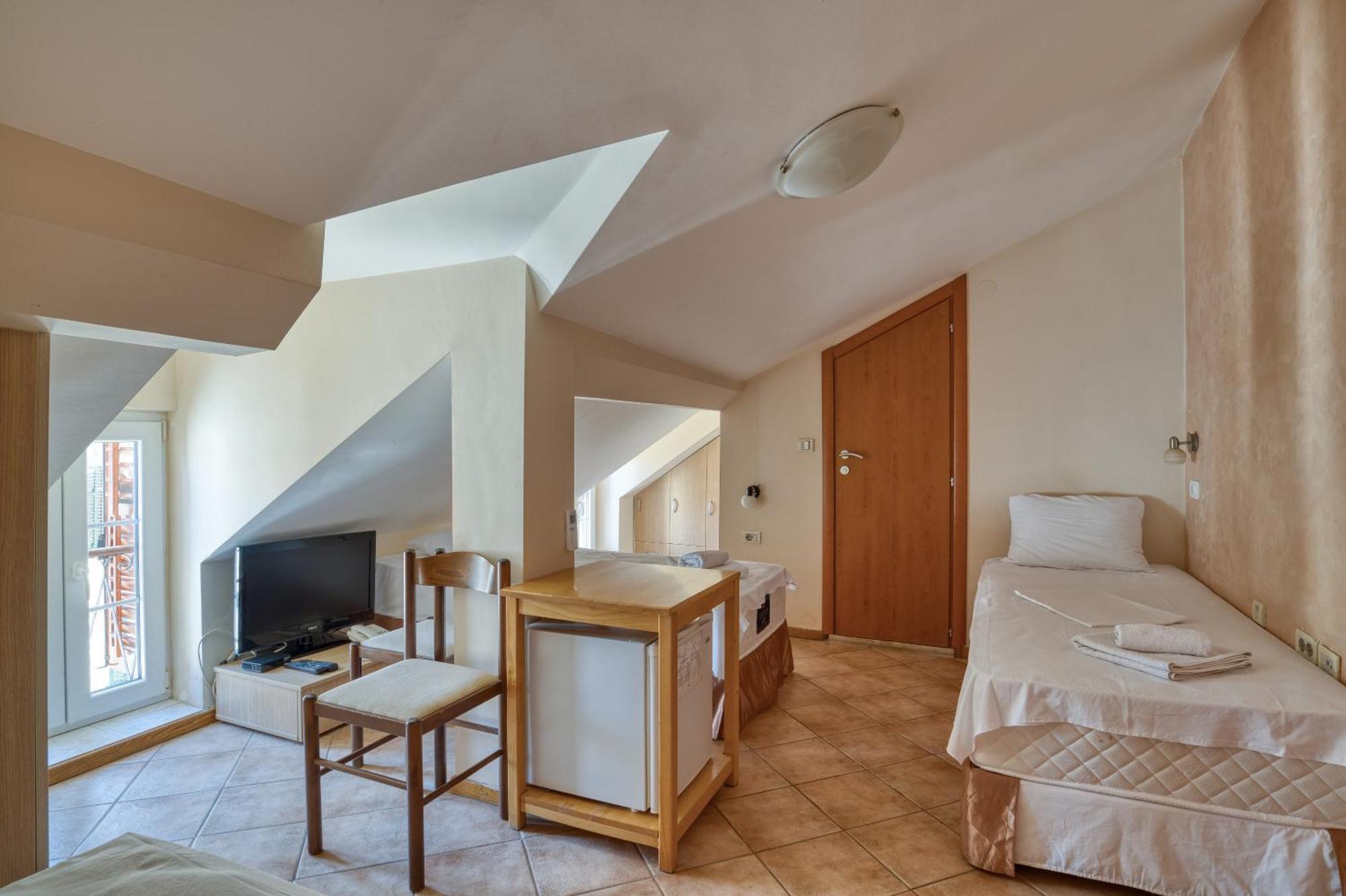 Hotel Rendez Vous Kotor Extérieur photo