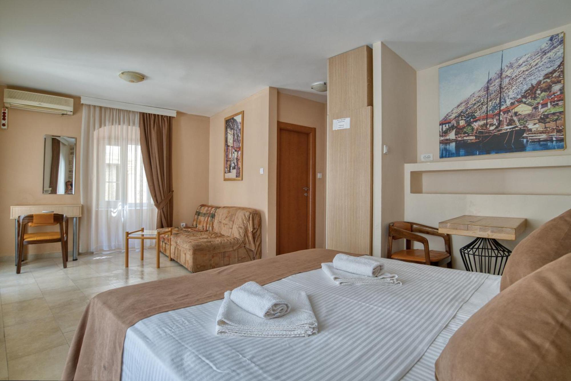 Hotel Rendez Vous Kotor Extérieur photo
