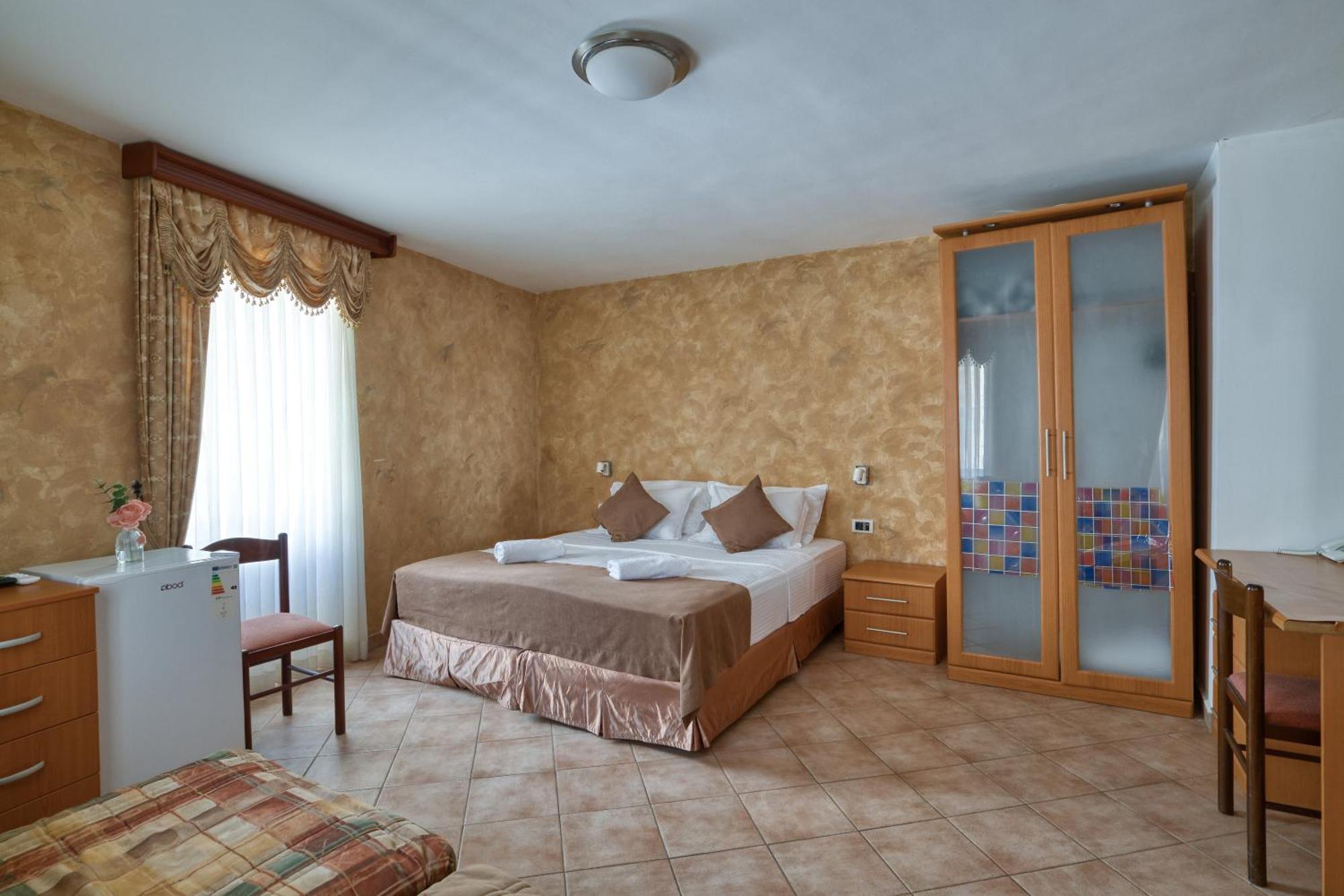 Hotel Rendez Vous Kotor Extérieur photo