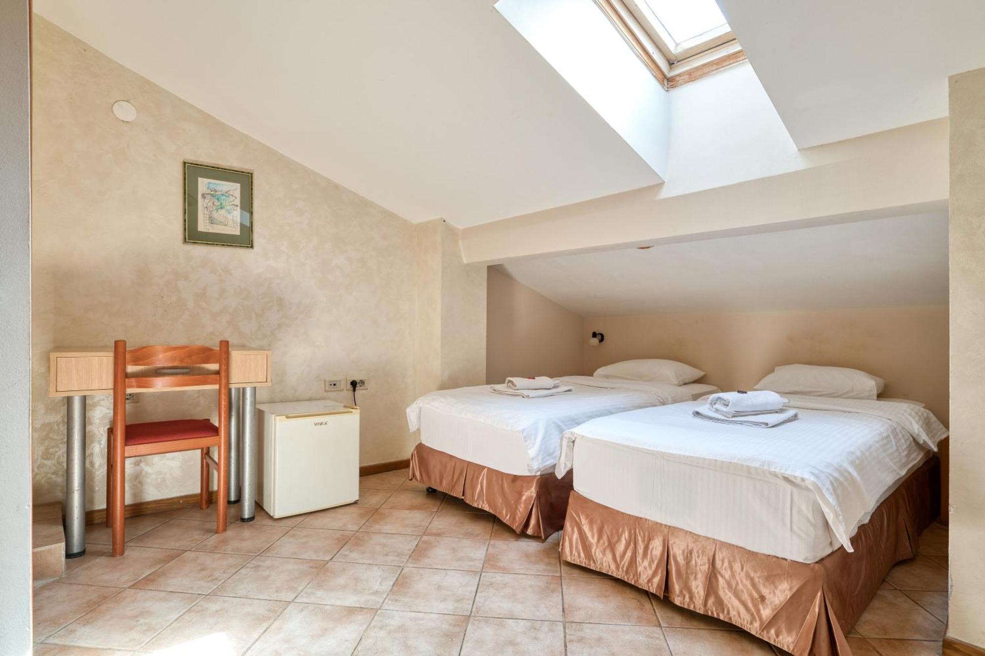 Hotel Rendez Vous Kotor Extérieur photo