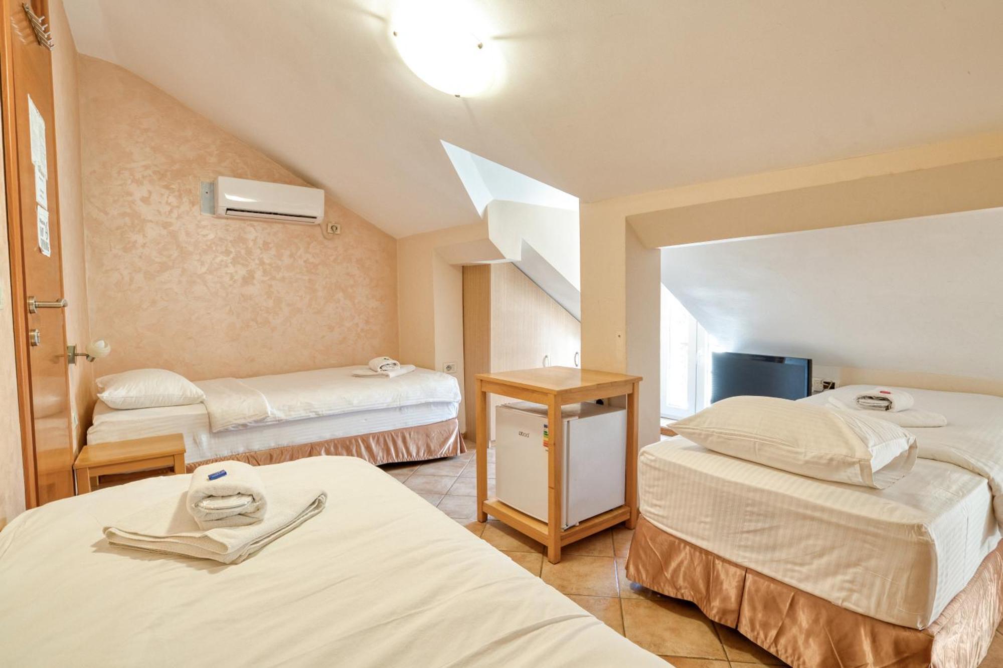 Hotel Rendez Vous Kotor Extérieur photo