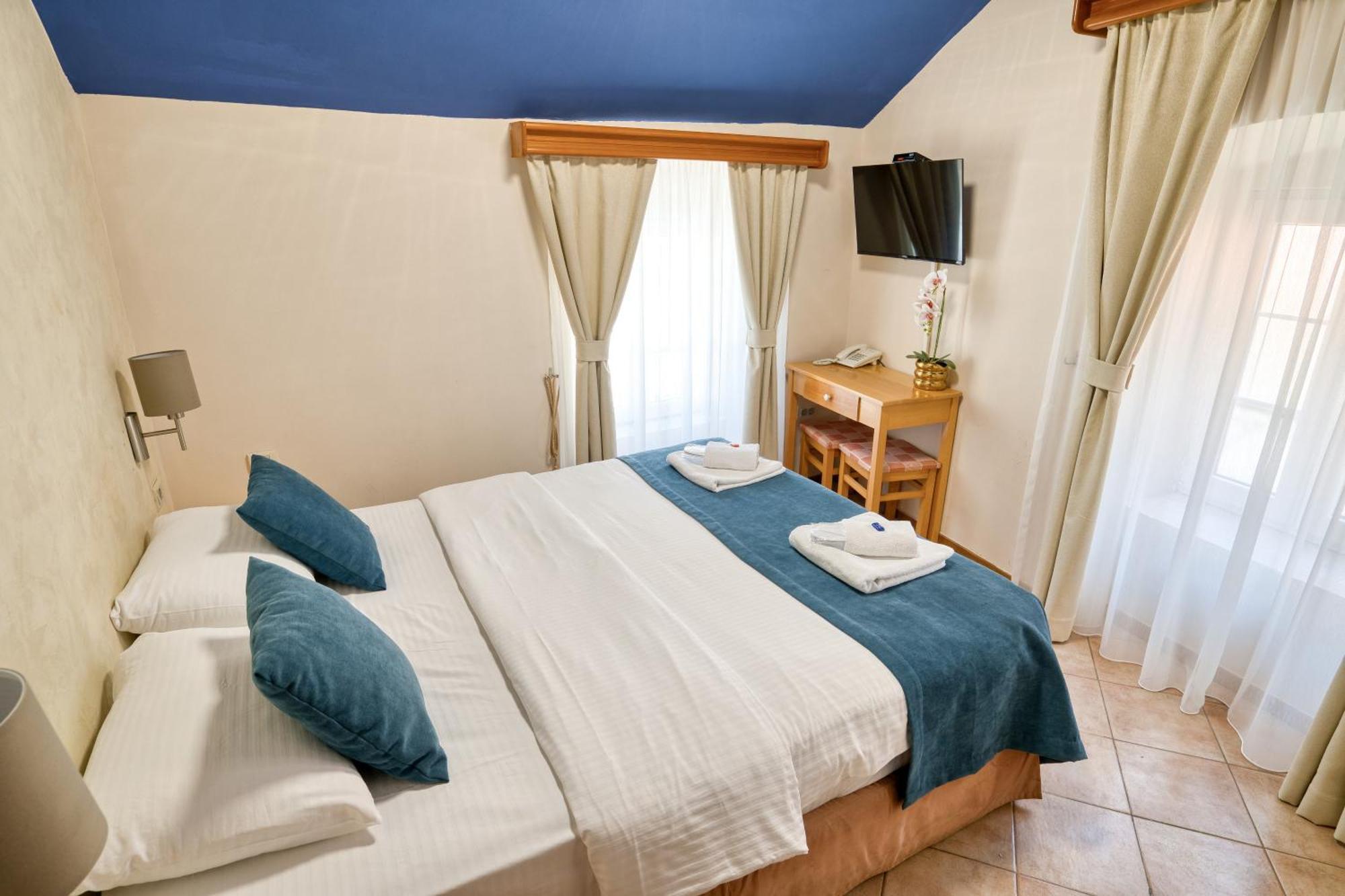 Hotel Rendez Vous Kotor Extérieur photo