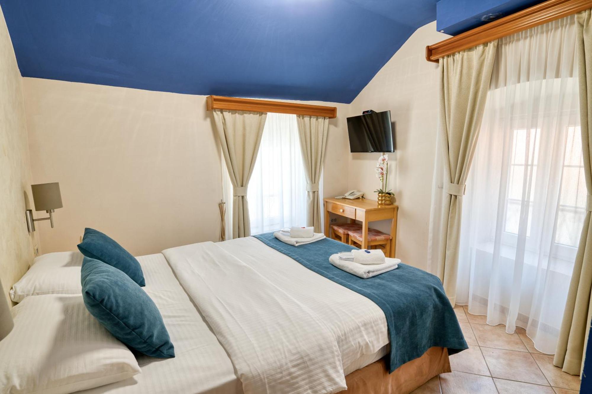 Hotel Rendez Vous Kotor Extérieur photo
