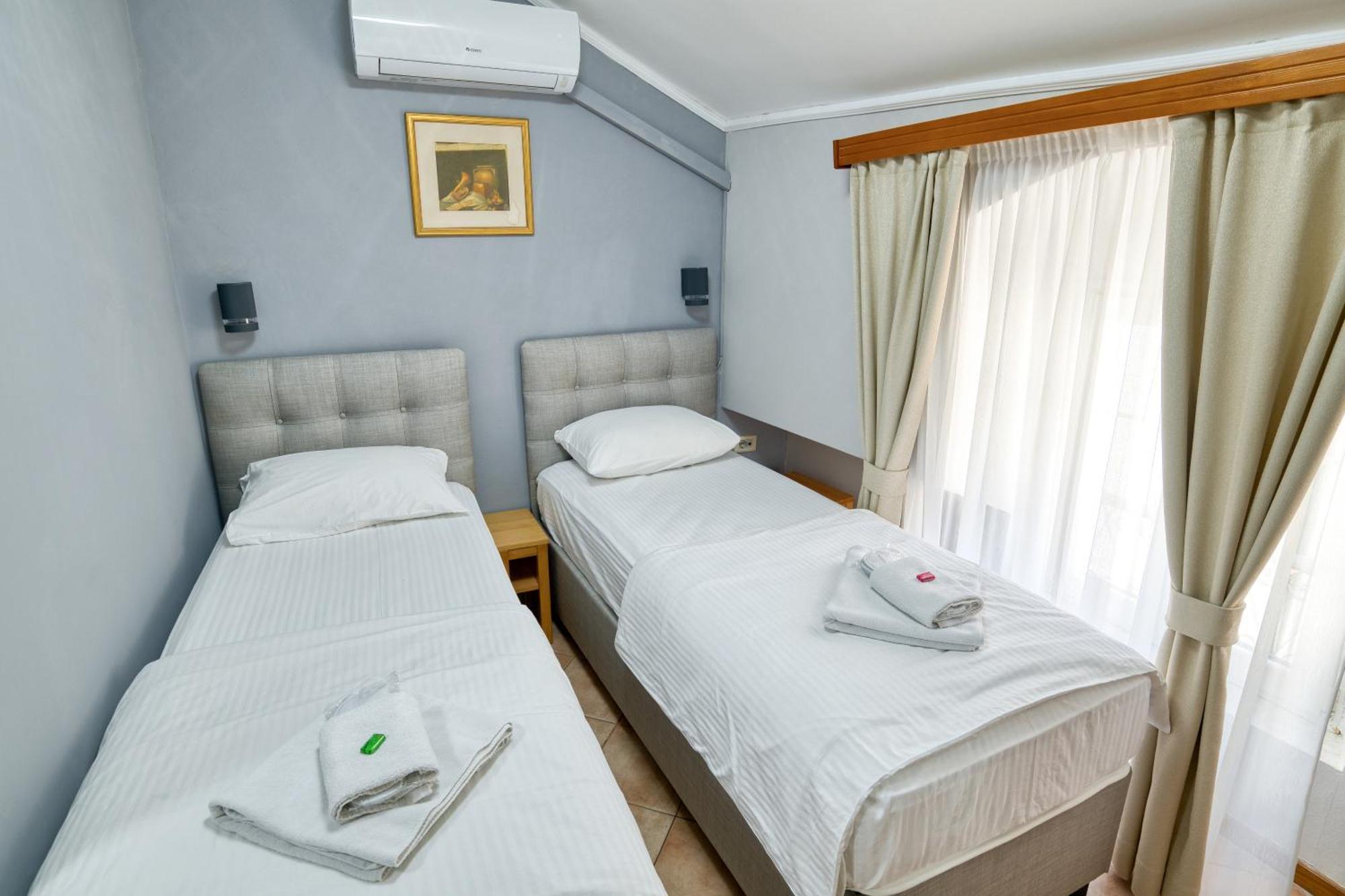 Hotel Rendez Vous Kotor Extérieur photo