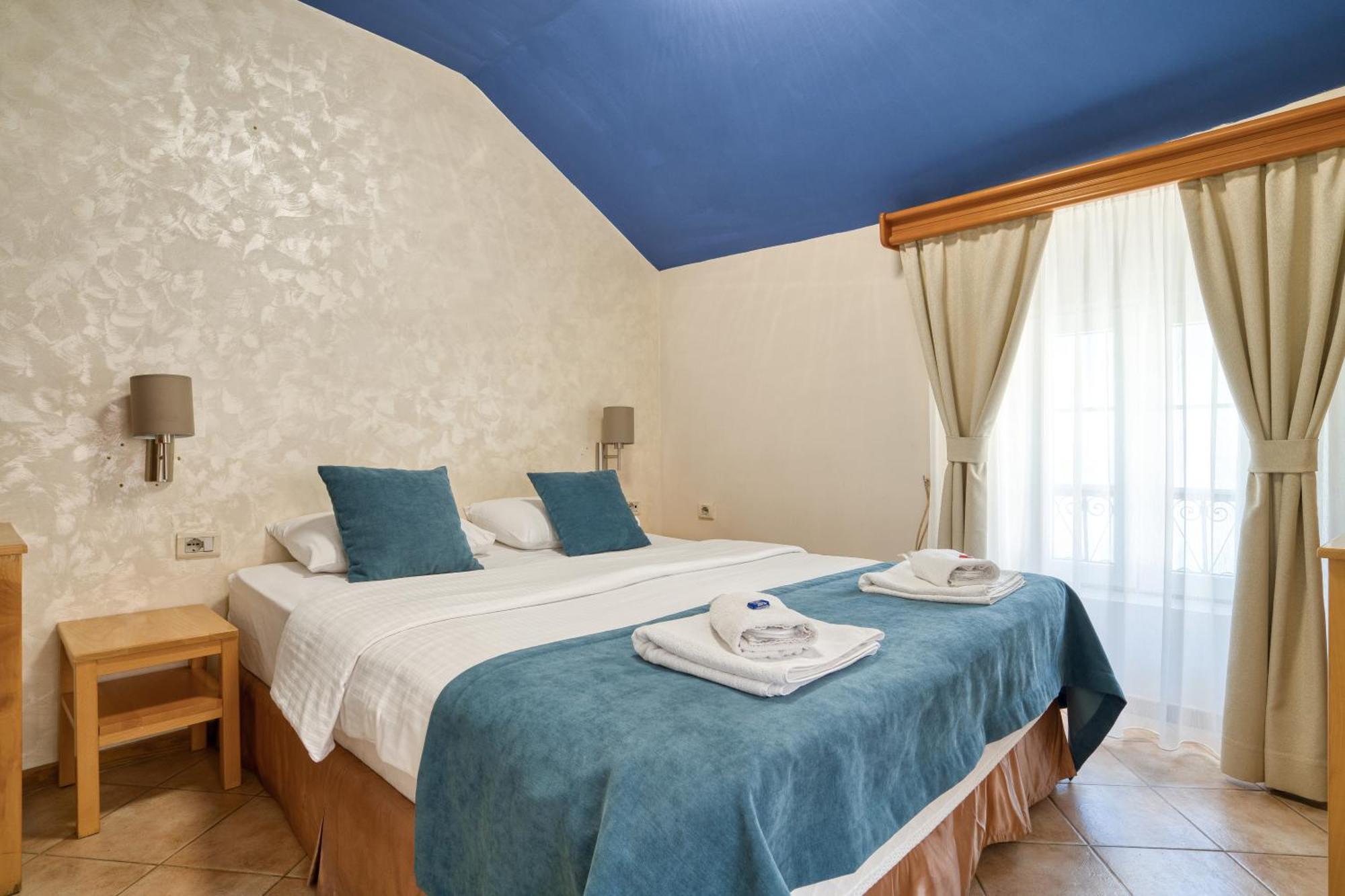 Hotel Rendez Vous Kotor Extérieur photo