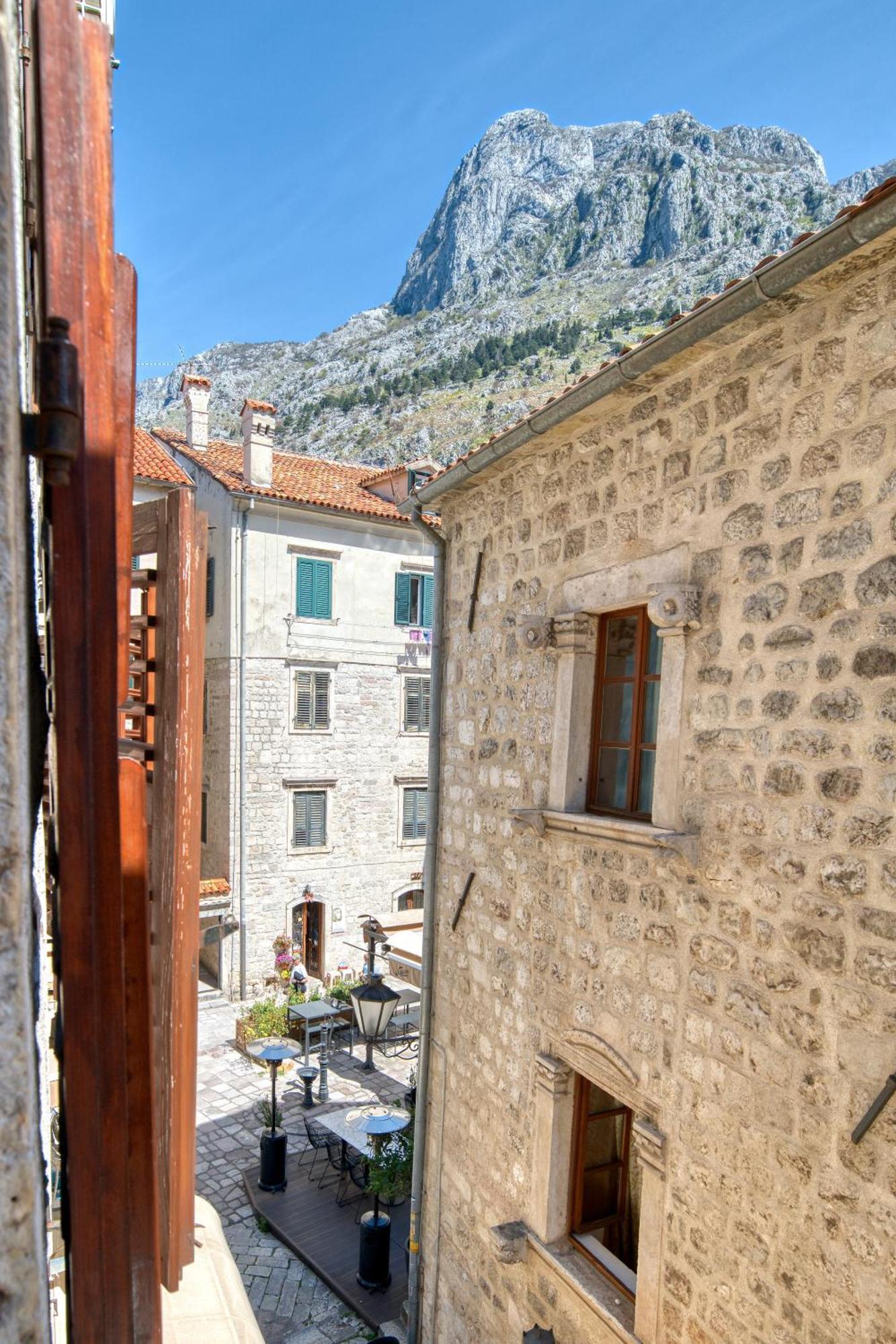 Hotel Rendez Vous Kotor Extérieur photo
