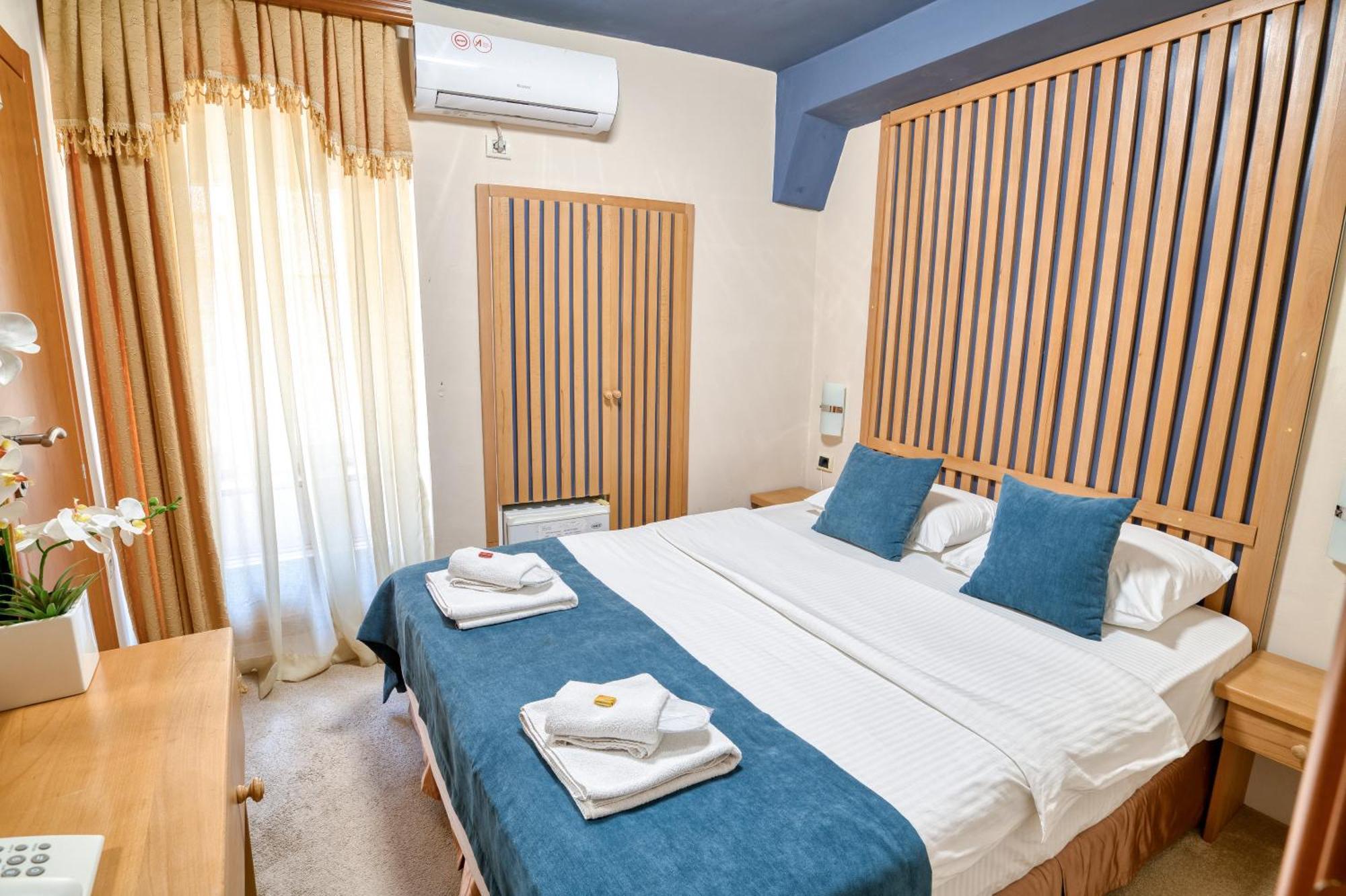 Hotel Rendez Vous Kotor Extérieur photo