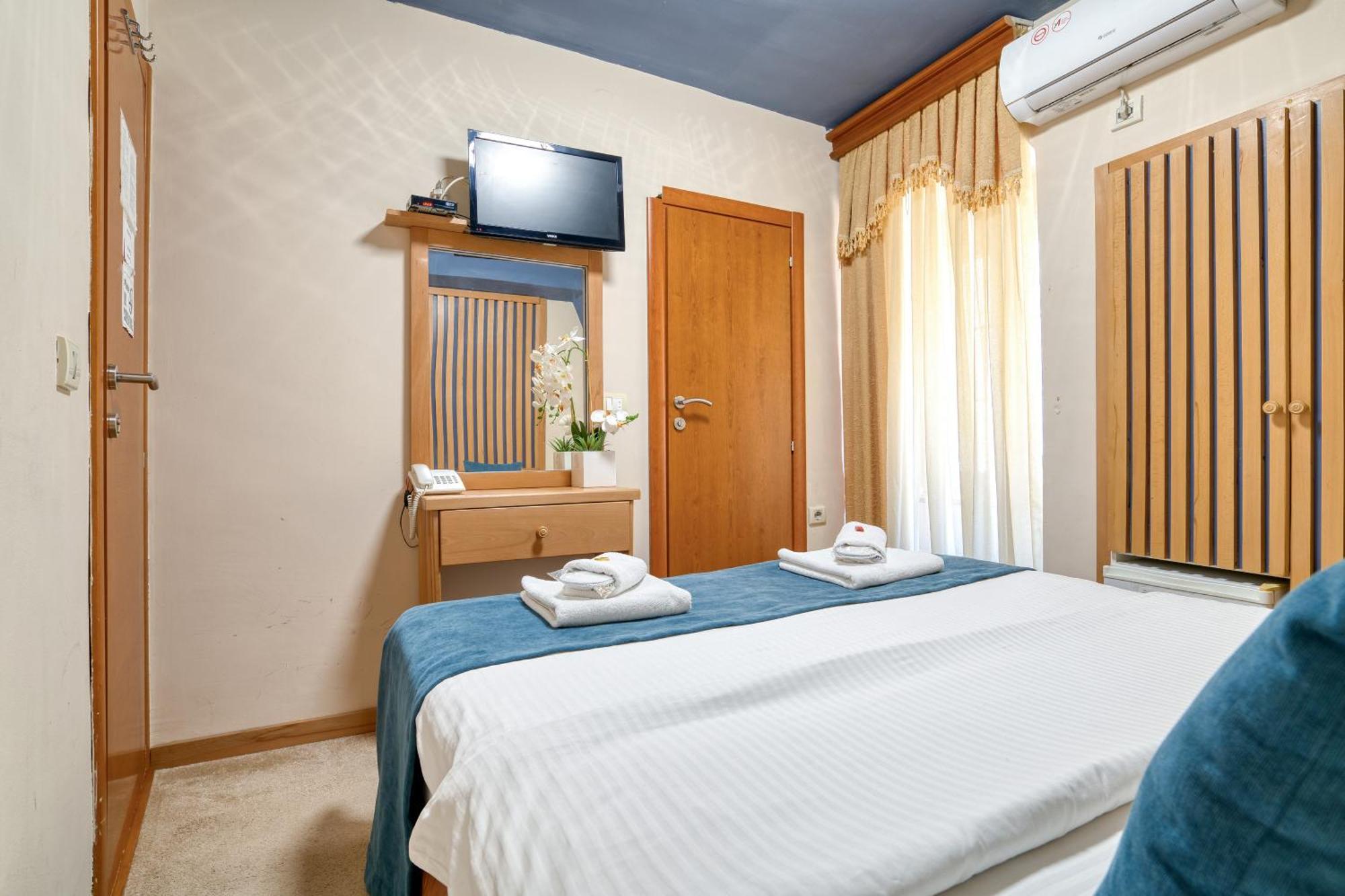 Hotel Rendez Vous Kotor Extérieur photo