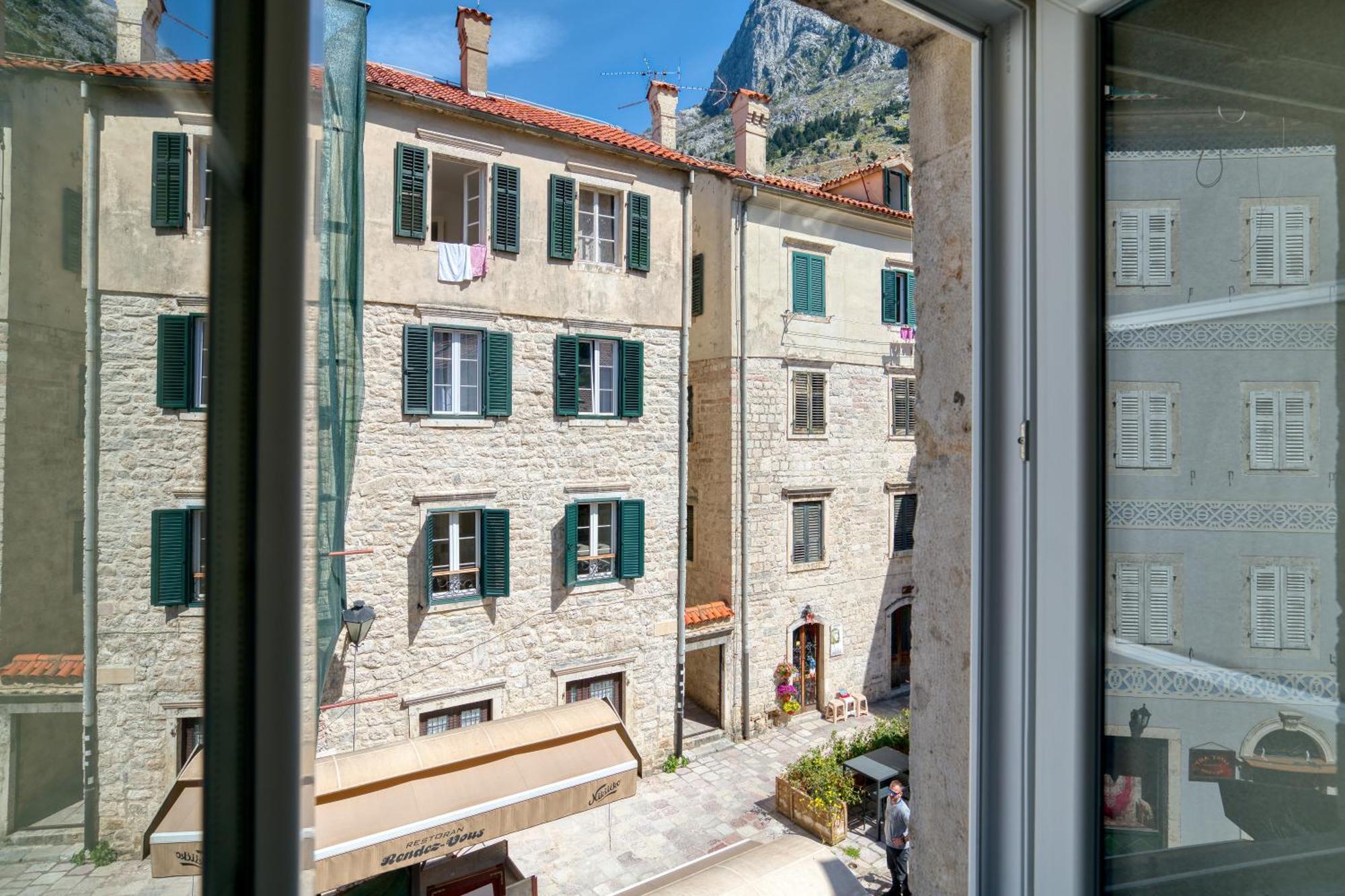Hotel Rendez Vous Kotor Extérieur photo