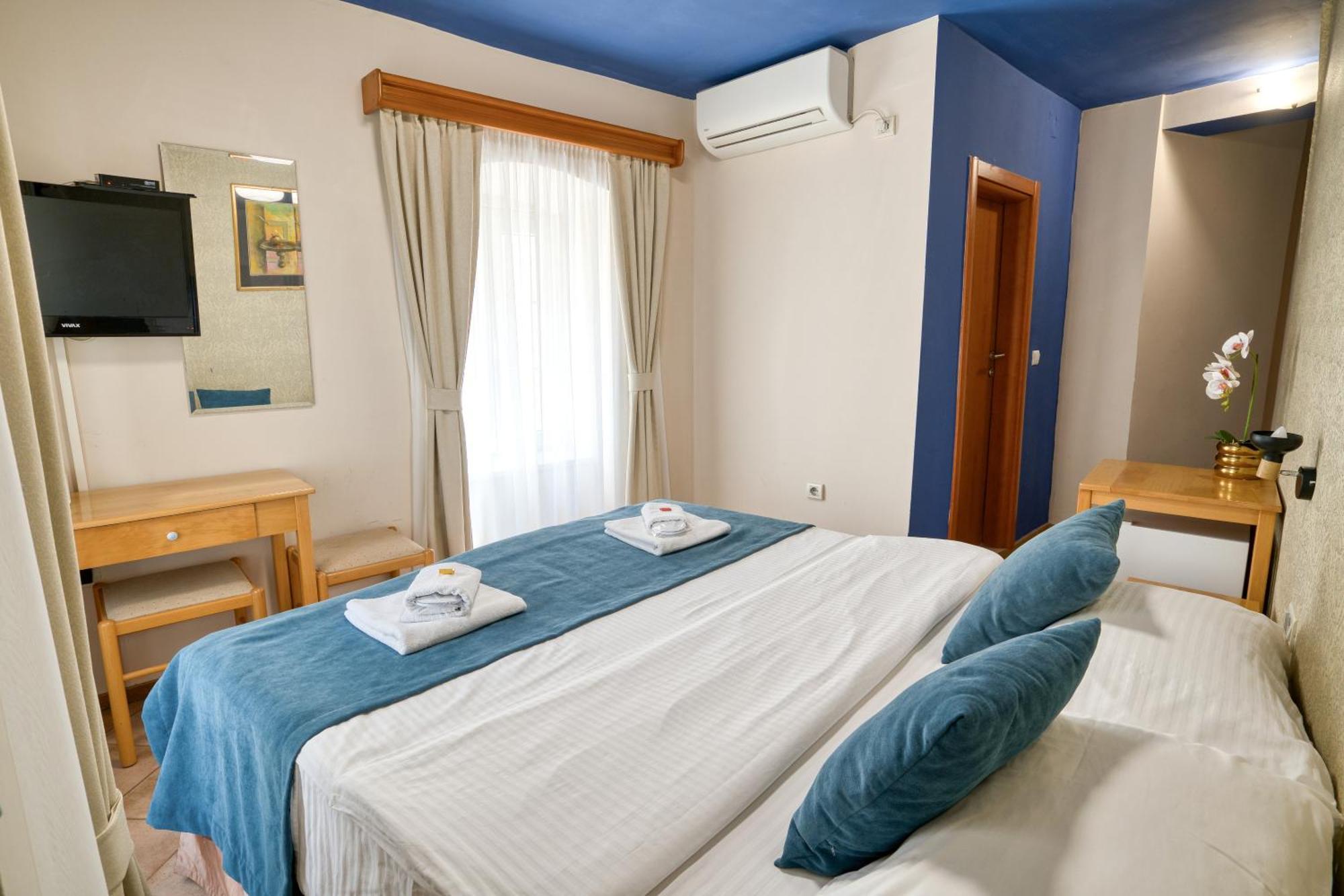 Hotel Rendez Vous Kotor Extérieur photo