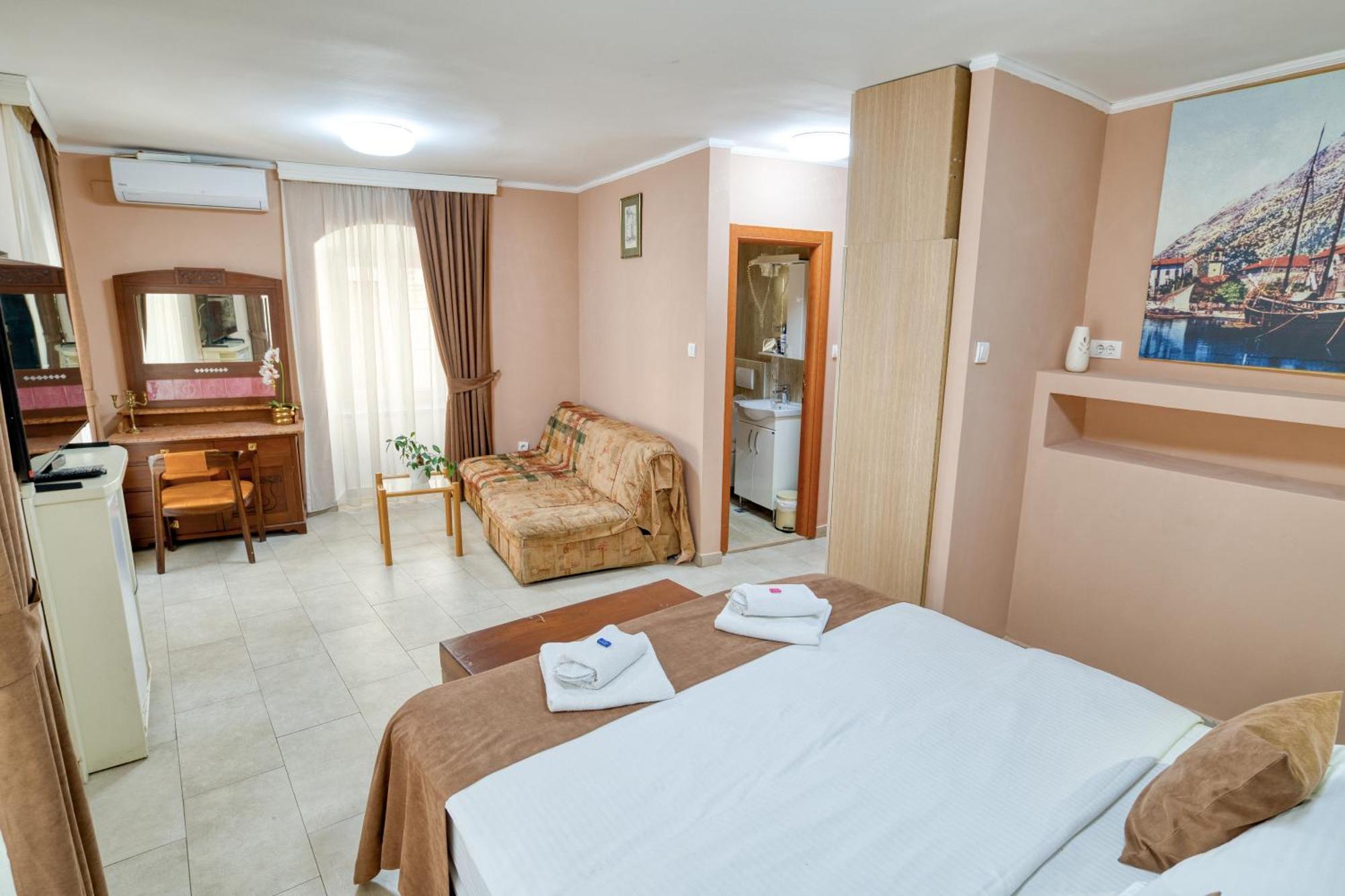 Hotel Rendez Vous Kotor Extérieur photo