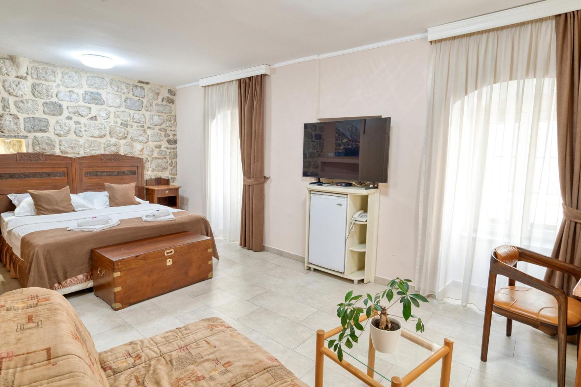 Hotel Rendez Vous Kotor Extérieur photo