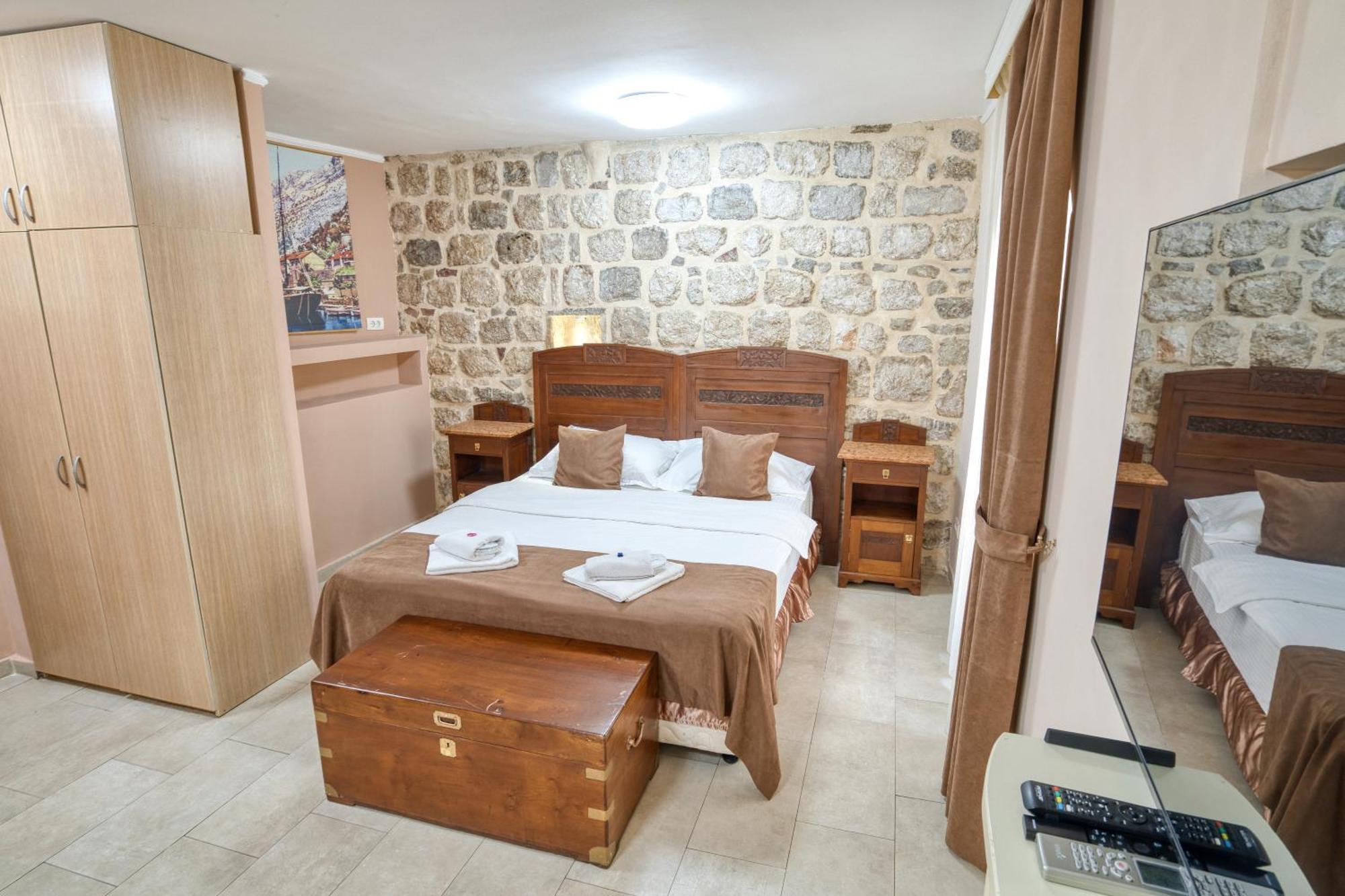 Hotel Rendez Vous Kotor Extérieur photo