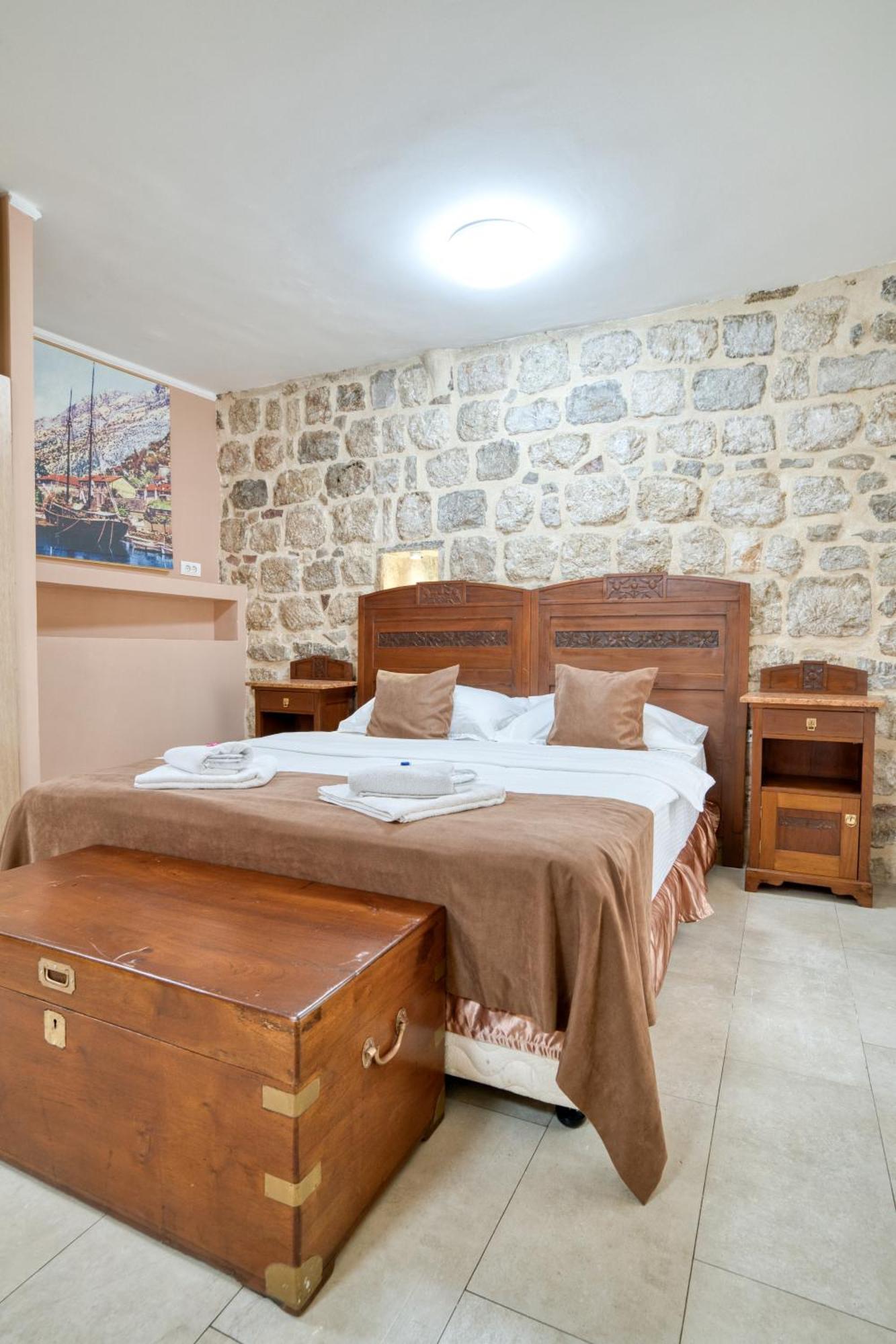 Hotel Rendez Vous Kotor Extérieur photo