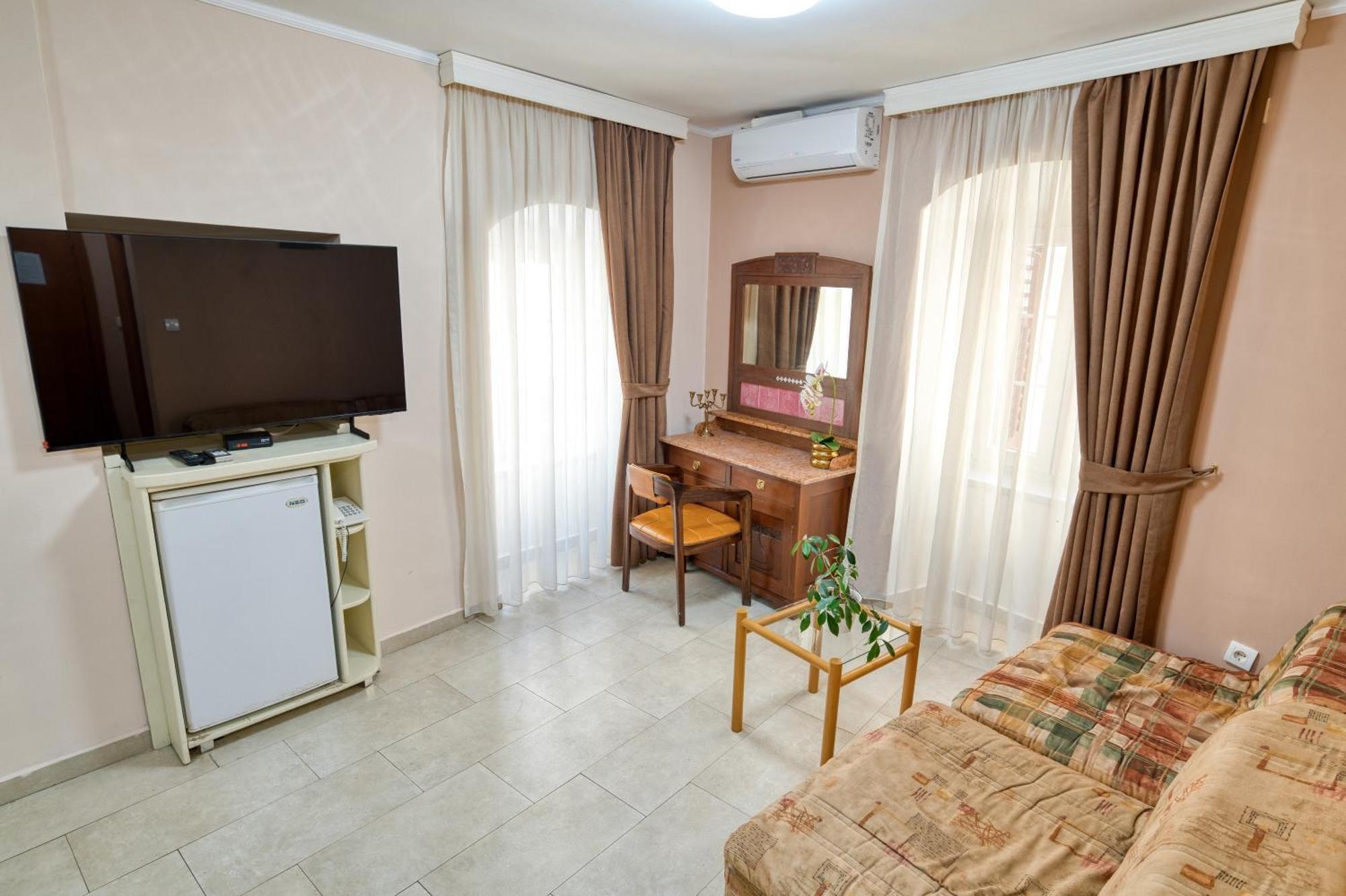 Hotel Rendez Vous Kotor Extérieur photo