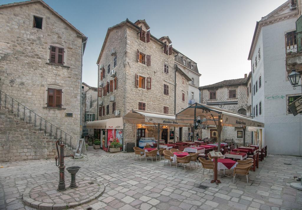 Hotel Rendez Vous Kotor Extérieur photo