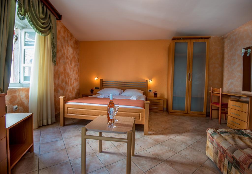 Hotel Rendez Vous Kotor Extérieur photo