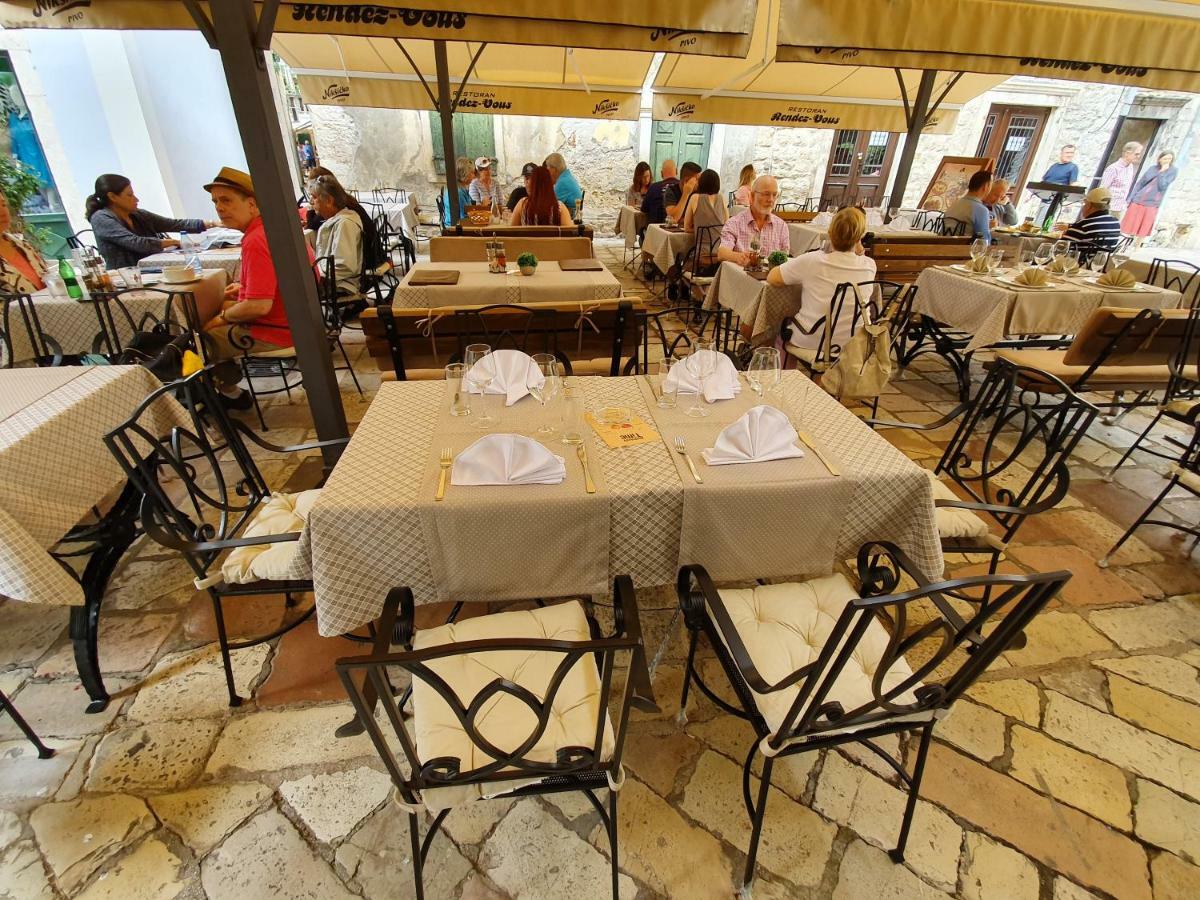 Hotel Rendez Vous Kotor Extérieur photo